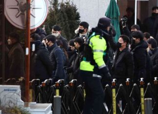 Militäreinheit hindert Ermittler an Verhaftung von Präsident Yoon in Seoul militreinheit-hindert-ermittler-an-verhaftung-von-prsident-yoon-in-seoul