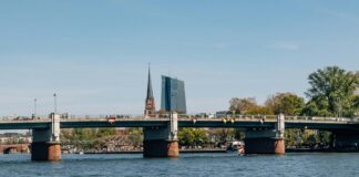 Aufstellungen: Teilnehmer: Eintracht Frankfurt Gegen FC Bayern München Aufstellungen: Teilnehmer: Eintracht Frankfurt Gegen FC Bayern München