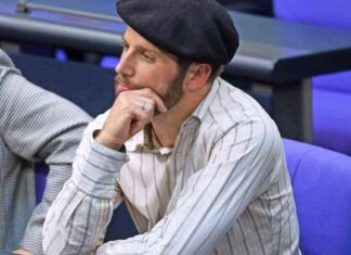 Bundestag Kleiderordnung: Kritik an traditioneller Kleidung und Bayern-Trikot bundestag-kleiderordnung-kritik-an-traditioneller-kleidung-und-bayern-trikot