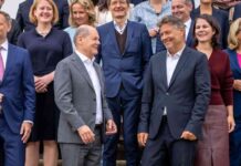 Politiker Olaf Scholz, Robert Habeck und Annalena Baerbock aktuell im Fokus politiker-olaf-scholz-robert-habeck-und-annalena-baerbock-aktuell-im-fokus