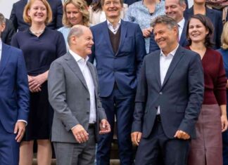 Politiker Olaf Scholz, Robert Habeck und Annalena Baerbock aktuell im Fokus politiker-olaf-scholz-robert-habeck-und-annalena-baerbock-aktuell-im-fokus